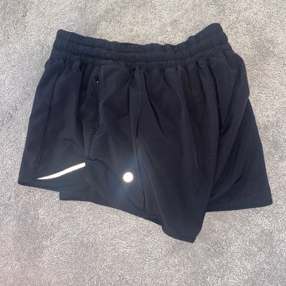 Lululemon Black Hotty Hot Shorts Size 4, 4 inch inseam
